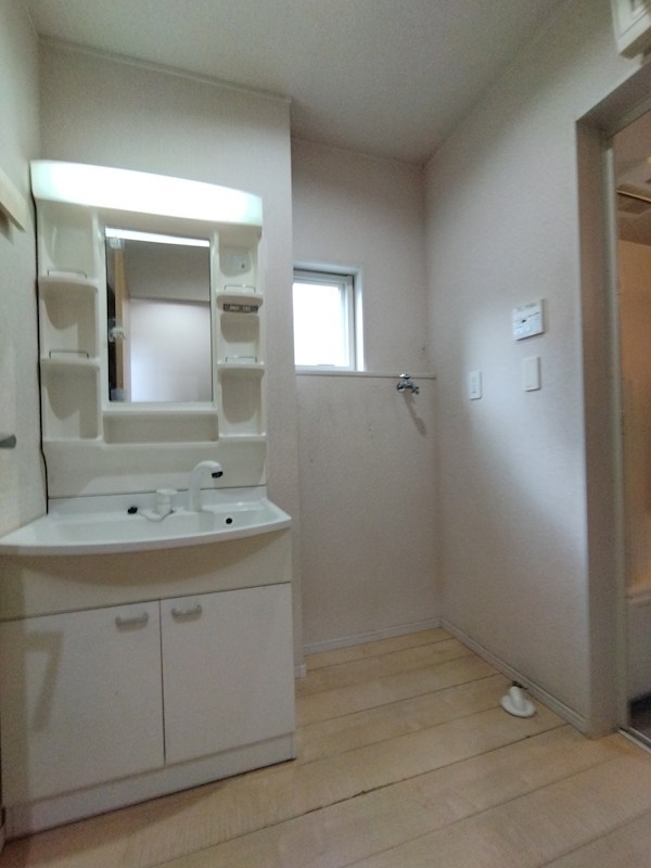 中尾一丁目戸建 内観写真（洗面台・洗面所）