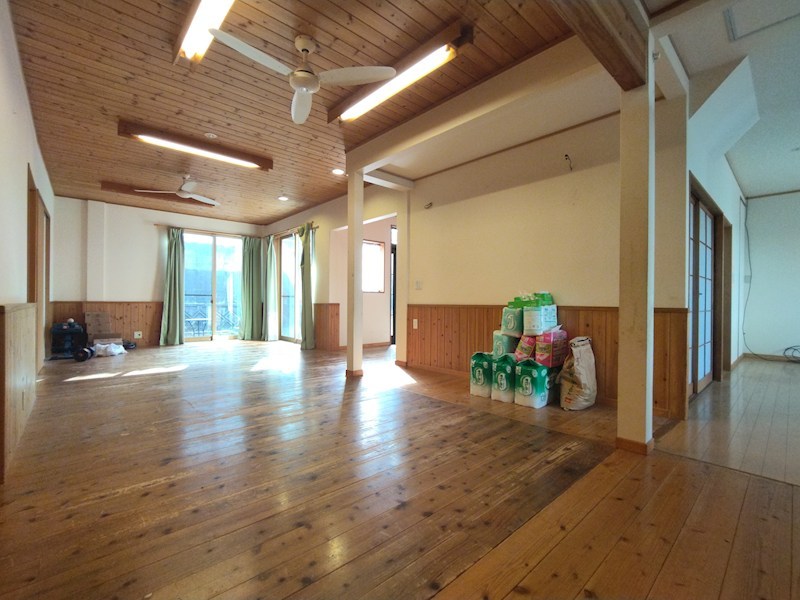 小嶺台四丁目14番戸建 内観写真（リビング）