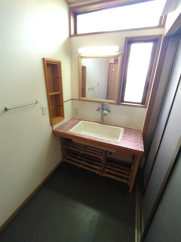 小嶺台四丁目14番戸建 内観写真（洗面台・洗面所）