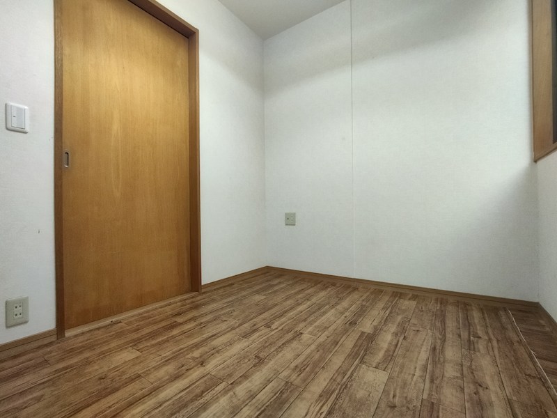 小嶺台四丁目14番戸建 内観写真（リビング以外の居室）