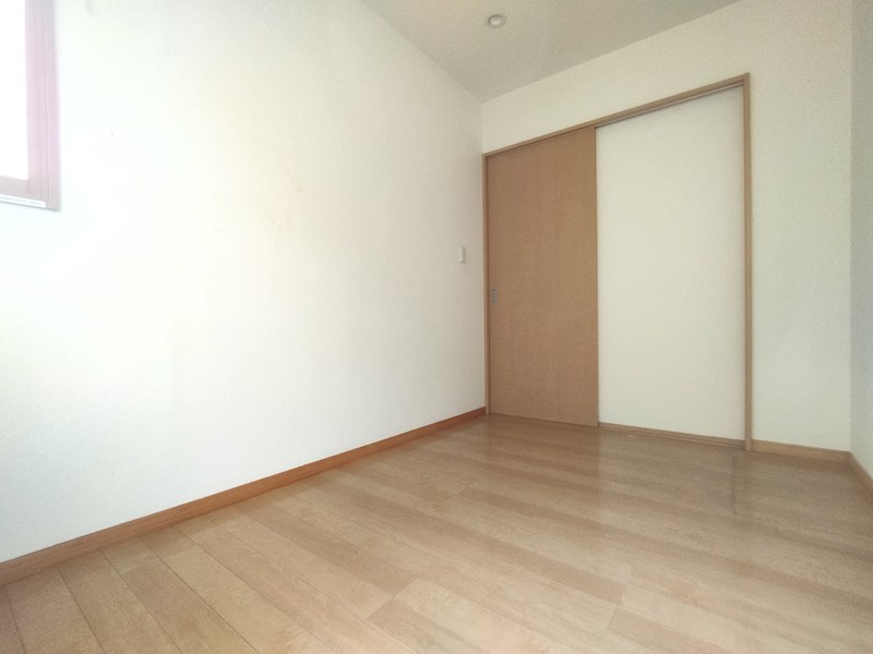 小嶺台四丁目14番戸建 内観写真（リビング以外の居室）