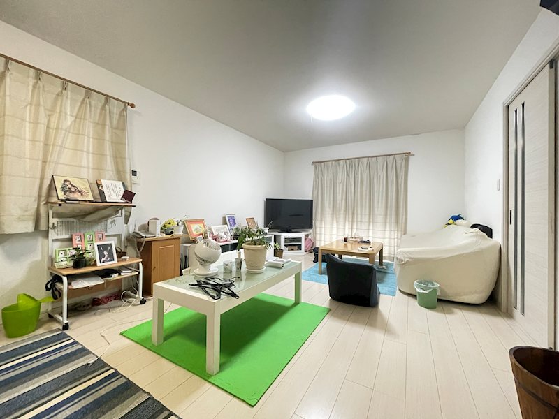 霧ヶ丘一丁目8番戸建 内観写真（リビング）