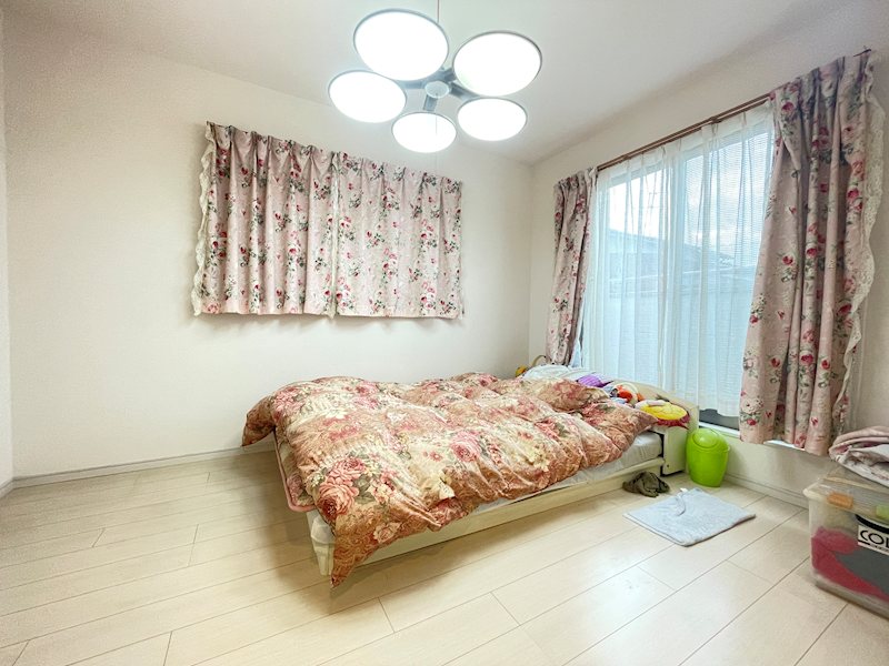 霧ヶ丘一丁目8番戸建 内観写真（リビング以外の居室）