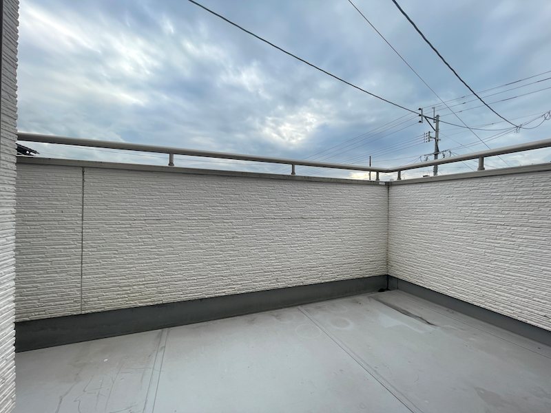 霧ヶ丘一丁目8番戸建 現地写真（バルコニー）