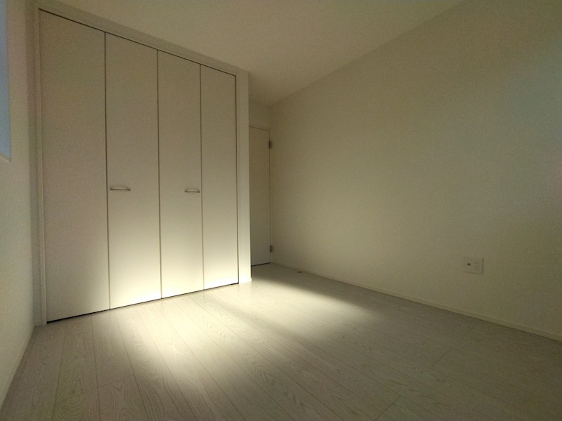 ひかりヶ丘四丁目新築戸建8号棟　3期 内観写真（リビング以外の居室）