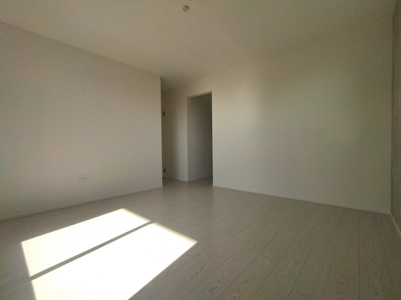 ひかりヶ丘四丁目新築戸建8号棟　3期 内観写真（リビング以外の居室）