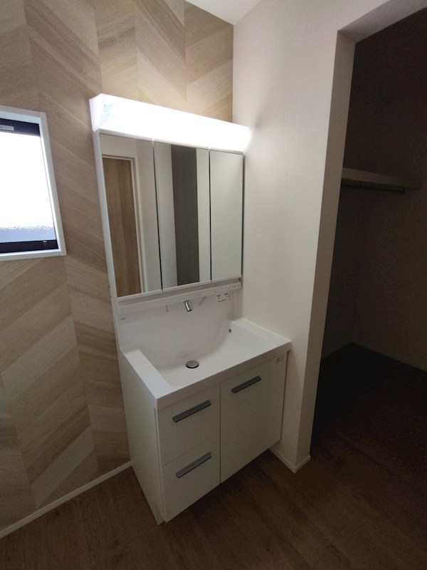 ひかりヶ丘四丁目新築戸建5号棟　3期 内観写真（洗面台・洗面所）