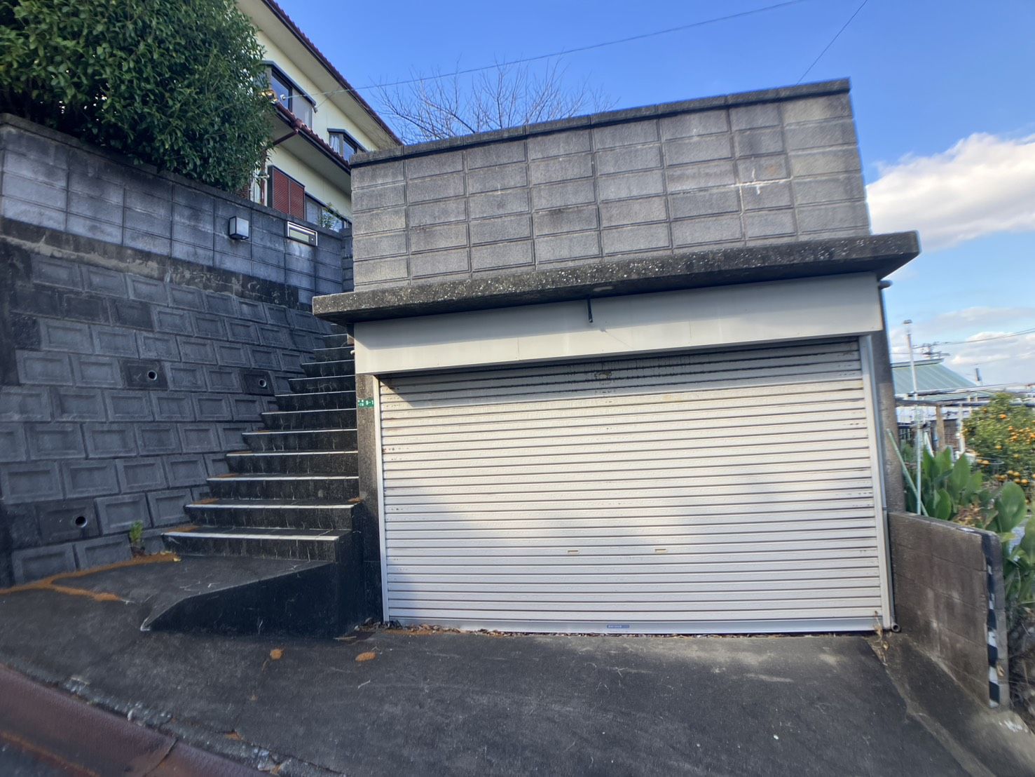中尾一丁目戸建 現地写真（駐車場）