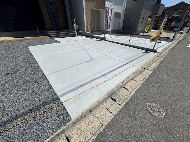 頃末北三丁目新築戸建1号棟　第三 現地写真（駐車場）