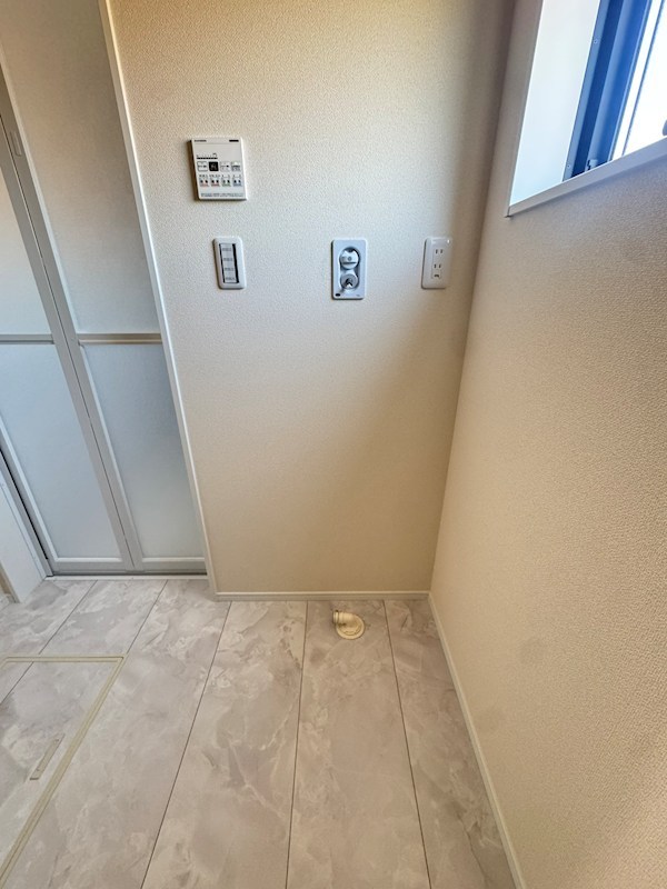 頃末北三丁目新築戸建1号棟　第三 内観写真（洗面台・洗面所）