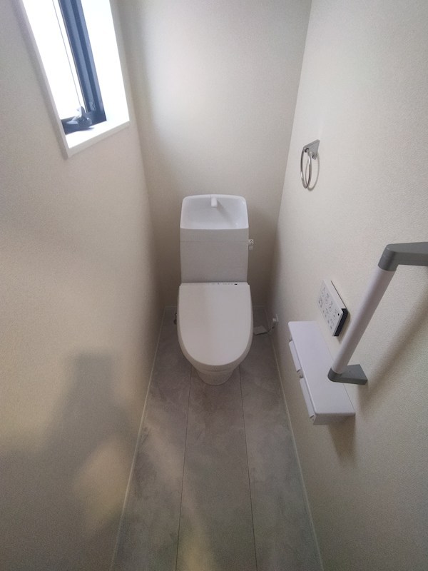 頃末北三丁目新築戸建1号棟　第三 内観写真（トイレ）