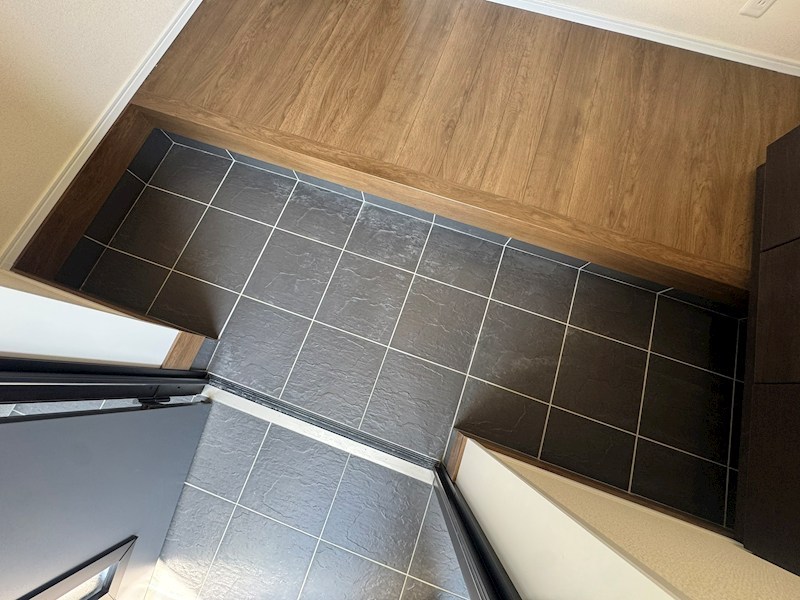 頃末北三丁目新築戸建1号棟　第三 現地写真（玄関）