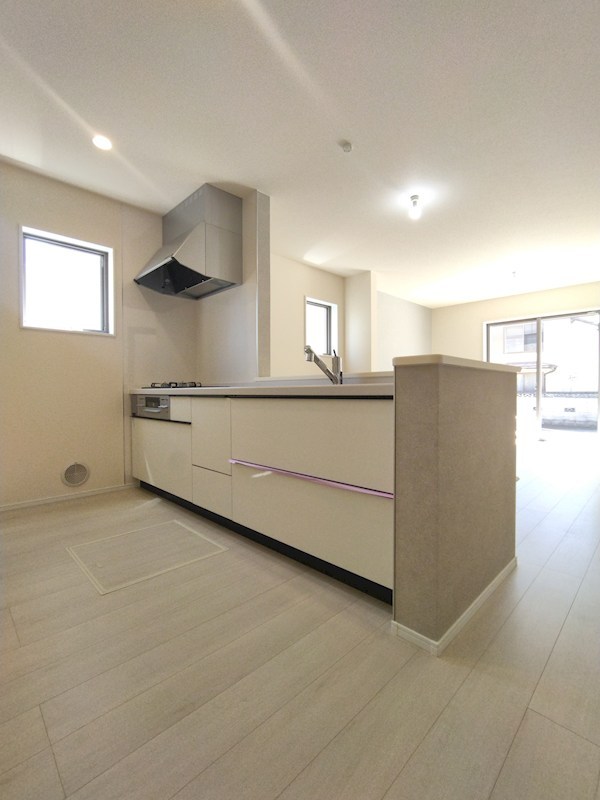 頃末北三丁目新築戸建2号棟　第三 内観写真（キッチン）