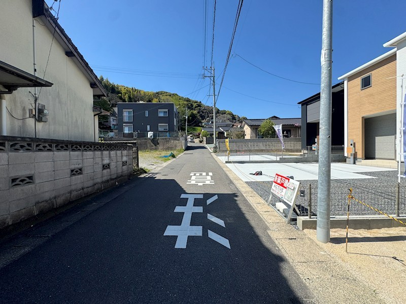 頃末北三丁目新築戸建2号棟　第三 現地写真（前面道路含む現地写真）
