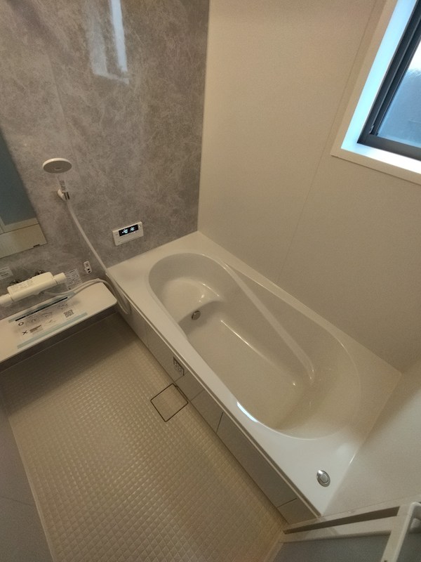 頃末北三丁目新築戸建2号棟　第三 内観写真（浴室）