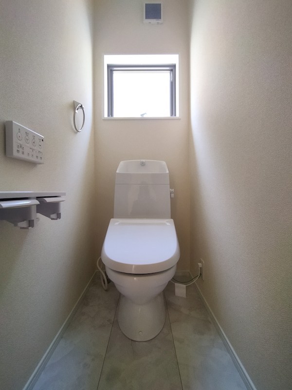 頃末北三丁目新築戸建2号棟　第三 内観写真（トイレ）