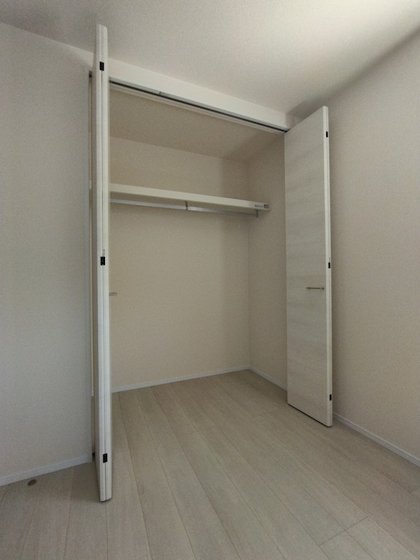 頃末北三丁目新築戸建2号棟　第三 内観写真（収納）