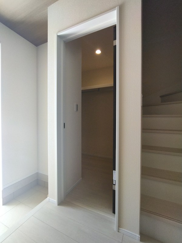 頃末北三丁目新築戸建2号棟　第三 内観写真（収納）