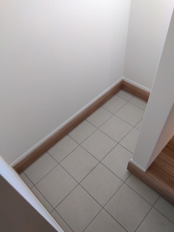 上二十町新築戸建4号棟　2期 現地写真（玄関）