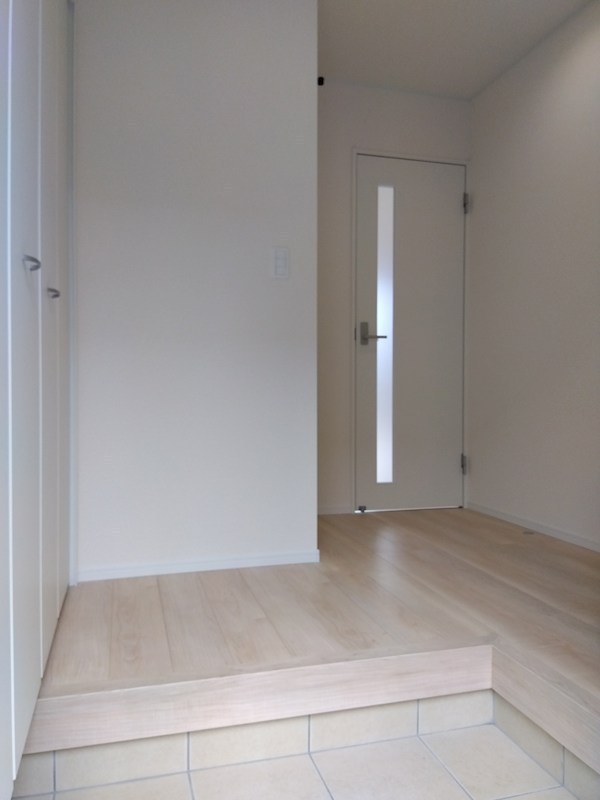 上二十町新築戸建1号棟　第2 現地写真（玄関）