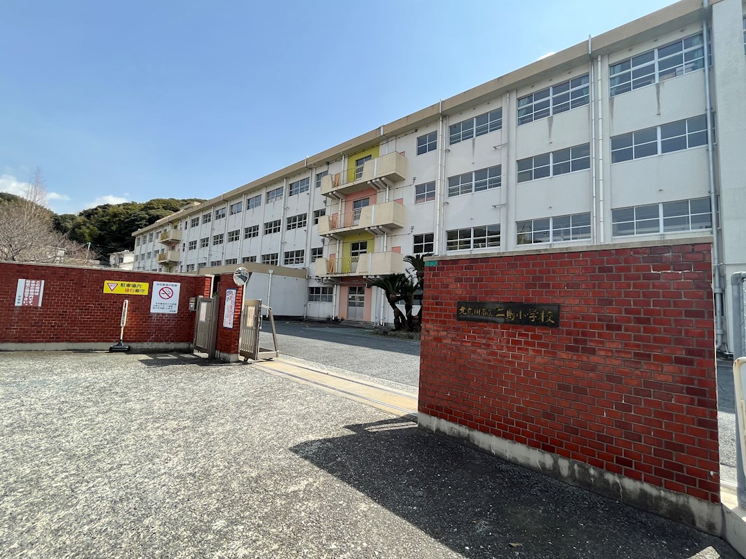 東二島二丁目17番戸建 小学校