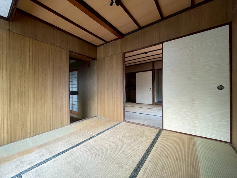丸山一丁目12番戸建 内観写真（リビング以外の居室）