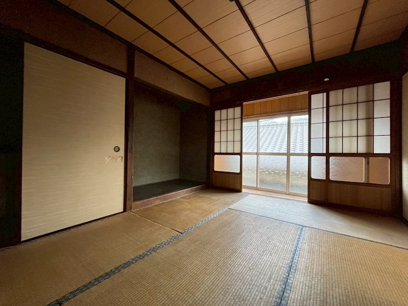 丸山一丁目12番戸建 内観写真（リビング以外の居室）