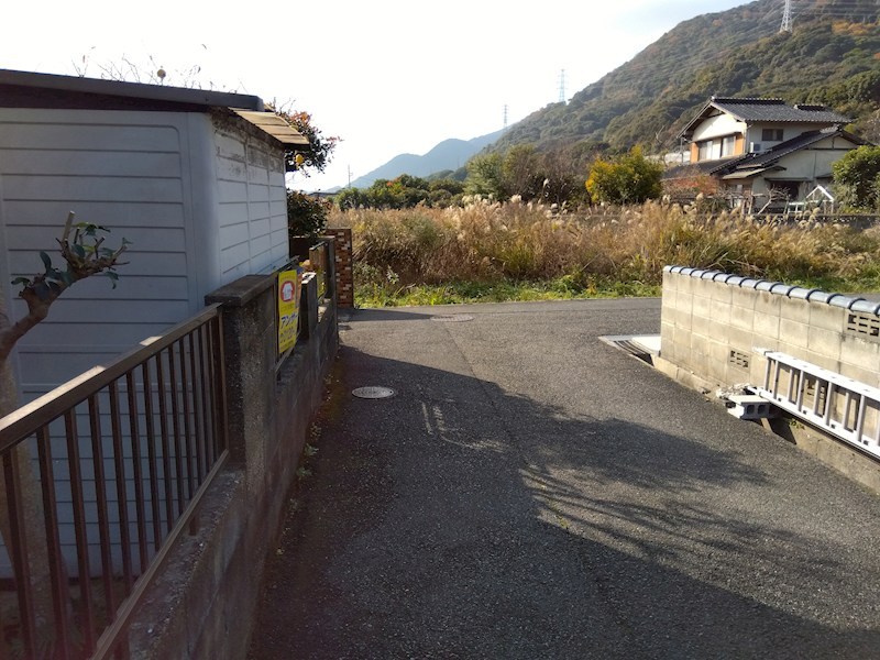 吉志七丁目15番土地 現地写真（前面道路含む現地写真）
