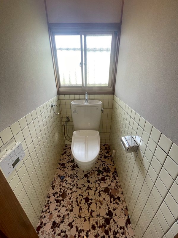 町上津役東二丁目25番戸建 内観写真（トイレ）