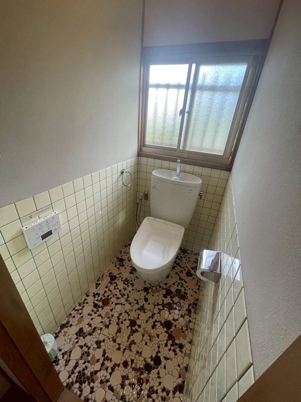 町上津役東二丁目25番戸建 内観写真（トイレ）