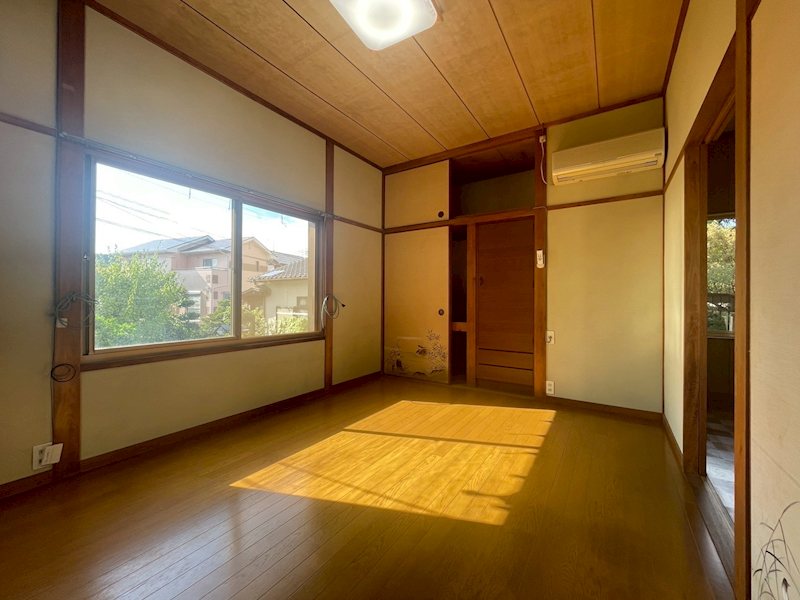 町上津役東二丁目25番戸建 内観写真（リビング以外の居室）