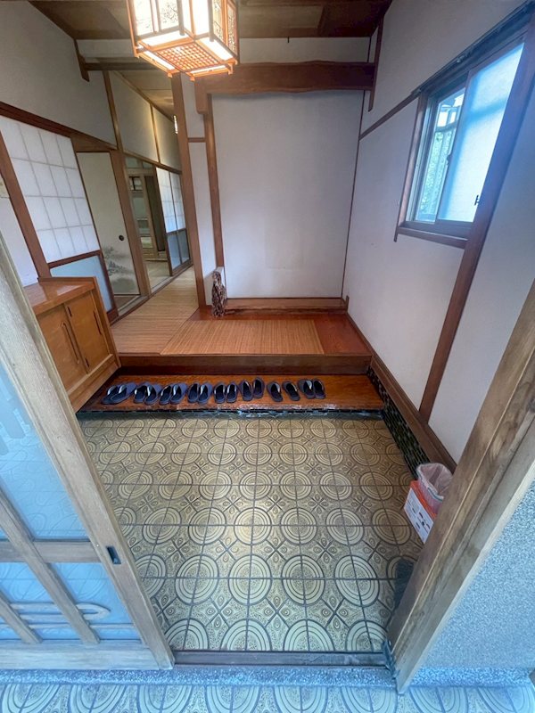 町上津役東二丁目25番戸建 現地写真（玄関）