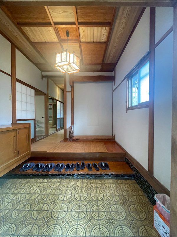 町上津役東二丁目25番戸建 現地写真（玄関）