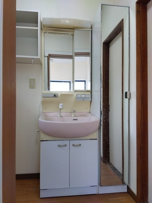 吉志七丁目15番戸建 内観写真（洗面台・洗面所）