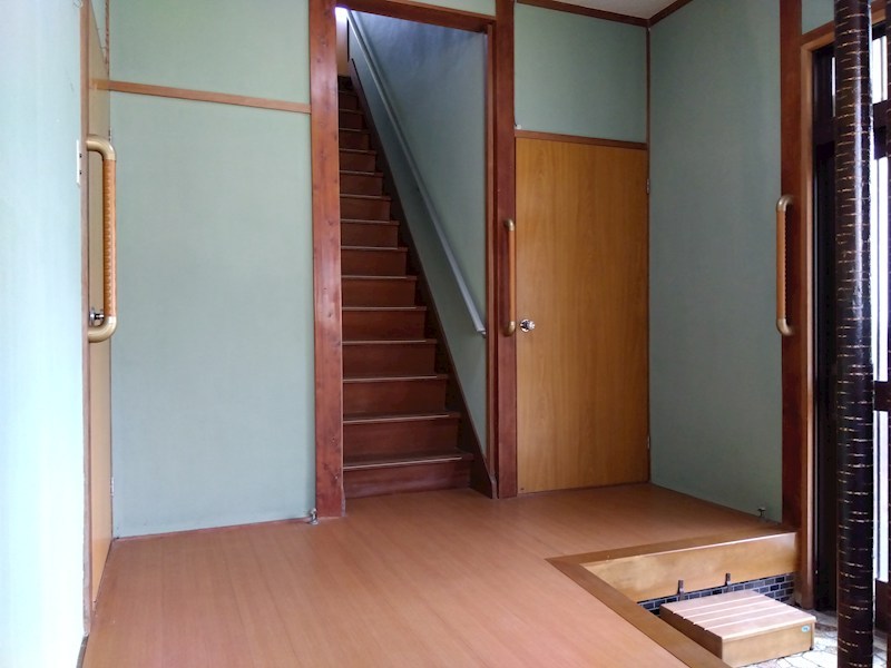 吉志七丁目15番戸建 現地写真（玄関）