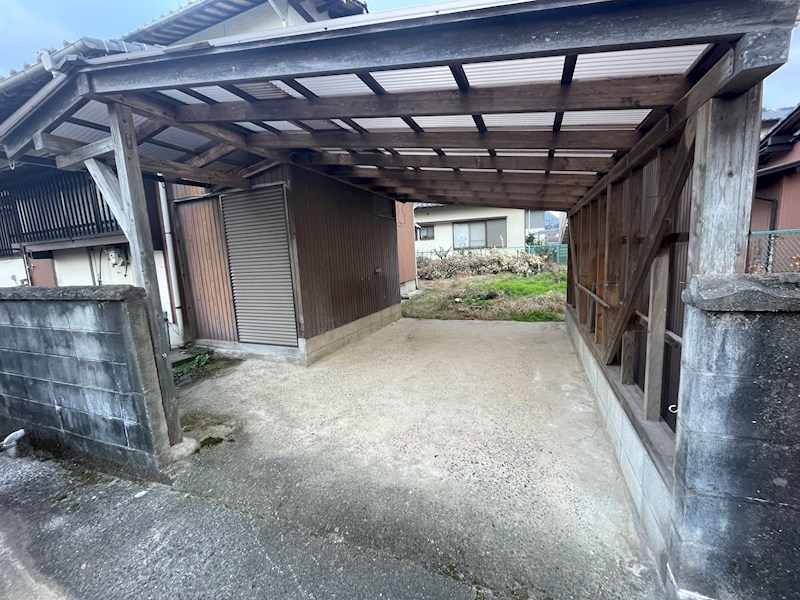 大字新道寺戸建 現地写真（駐車場）