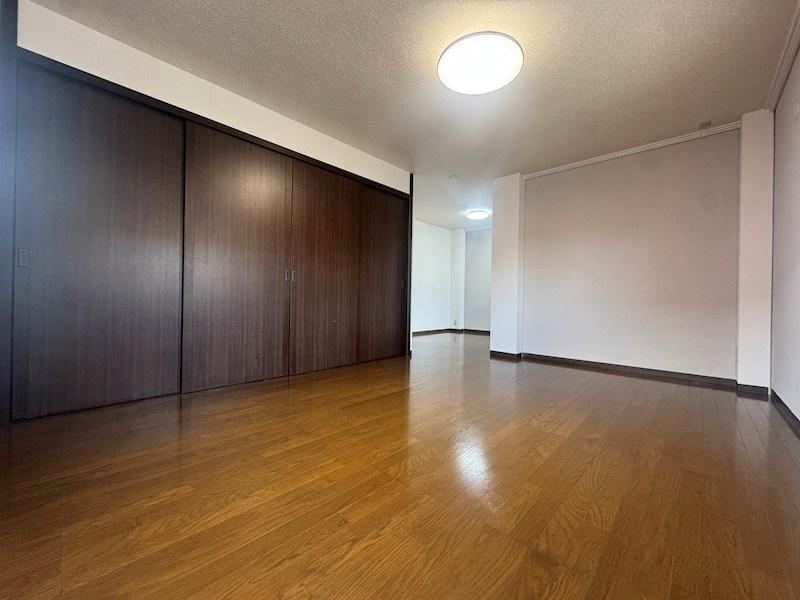 青葉台南一丁目戸建 内観写真（リビング以外の居室）