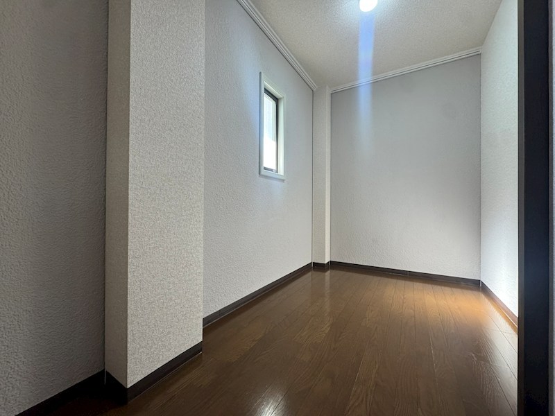 青葉台南一丁目戸建 内観写真（リビング以外の居室）