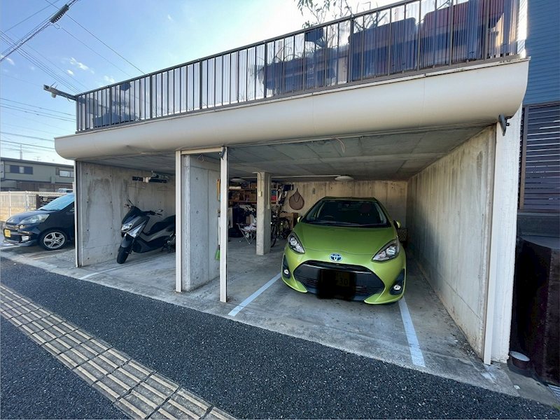 中尾二丁目戸建 現地写真（駐車場）