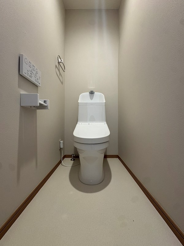 自由ヶ丘十丁目戸建 内観写真（トイレ）