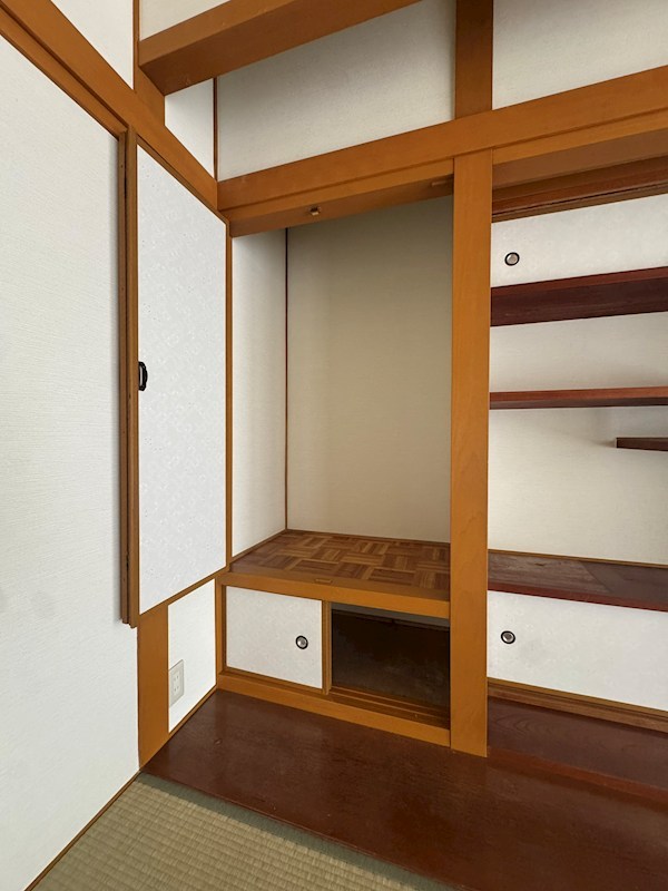 自由ヶ丘十丁目戸建 内観写真（収納）