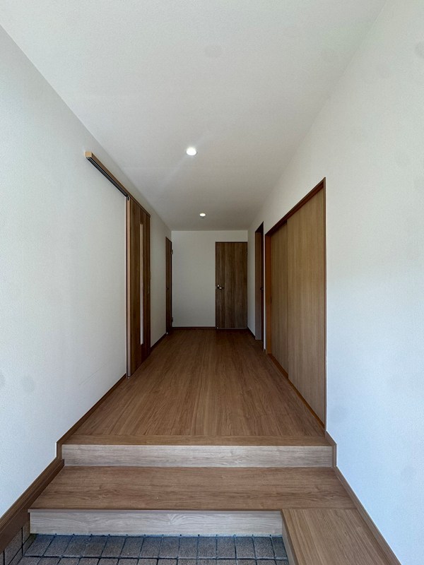 自由ヶ丘十丁目戸建 現地写真（玄関）