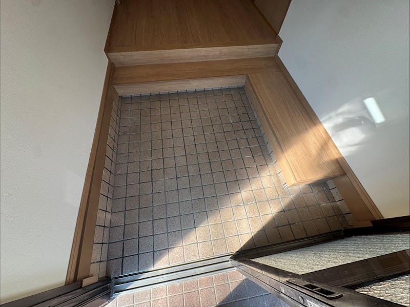自由ヶ丘十丁目戸建 現地写真（玄関）