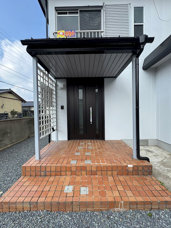 楠橋南二丁目戸建 現地写真（玄関）