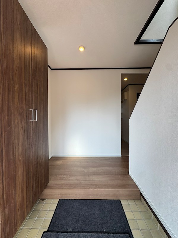 楠橋南二丁目戸建 現地写真（玄関）