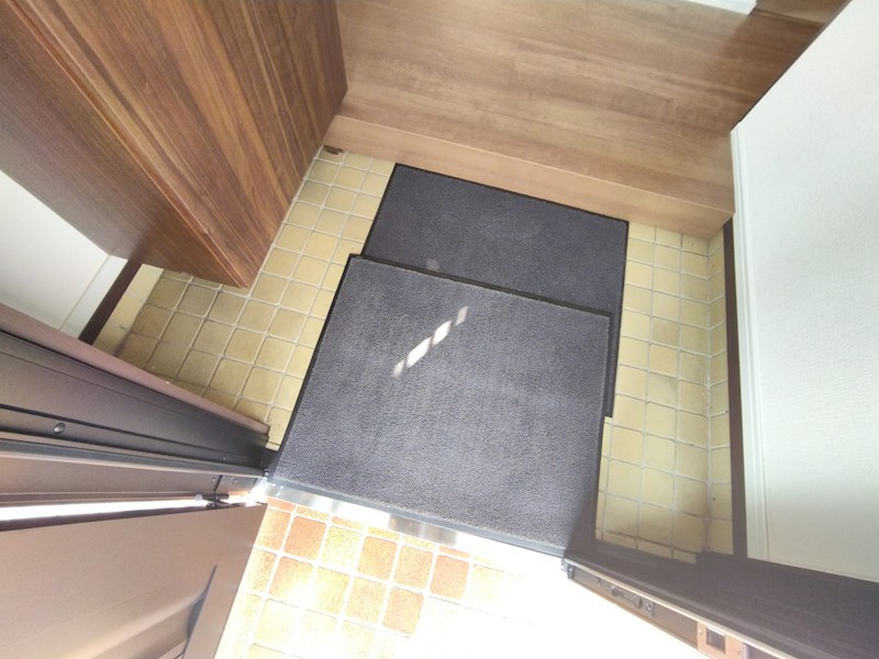 楠橋南二丁目戸建 現地写真（玄関）