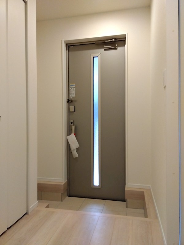 高坊二丁目新築戸建1号棟　第3 現地写真（玄関）
