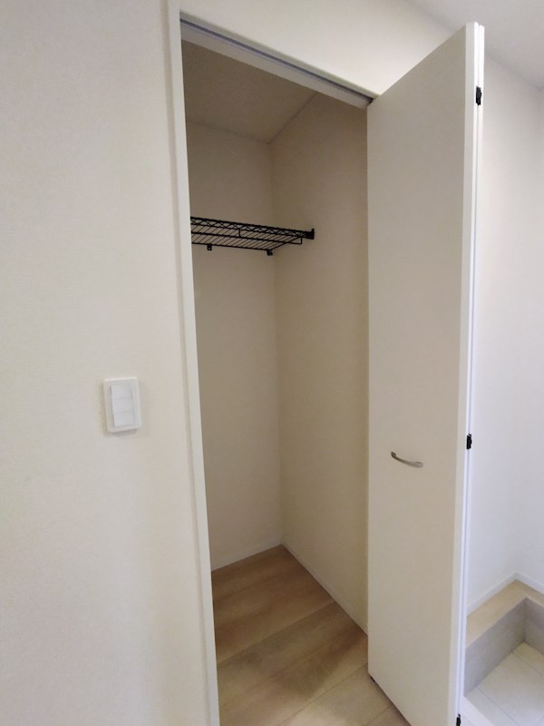 今光二丁目新築戸建2号棟　第3  内観写真（収納）