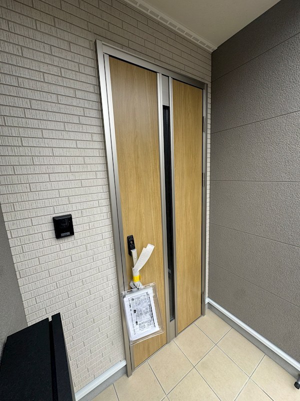 貴船台新築戸建2号棟　第1 現地写真（玄関）
