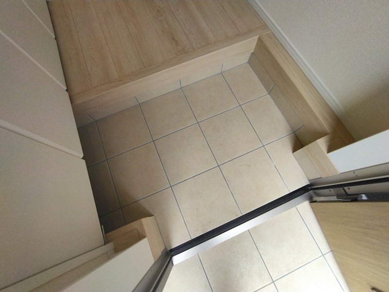 貴船台新築戸建2号棟　第1 現地写真（玄関）